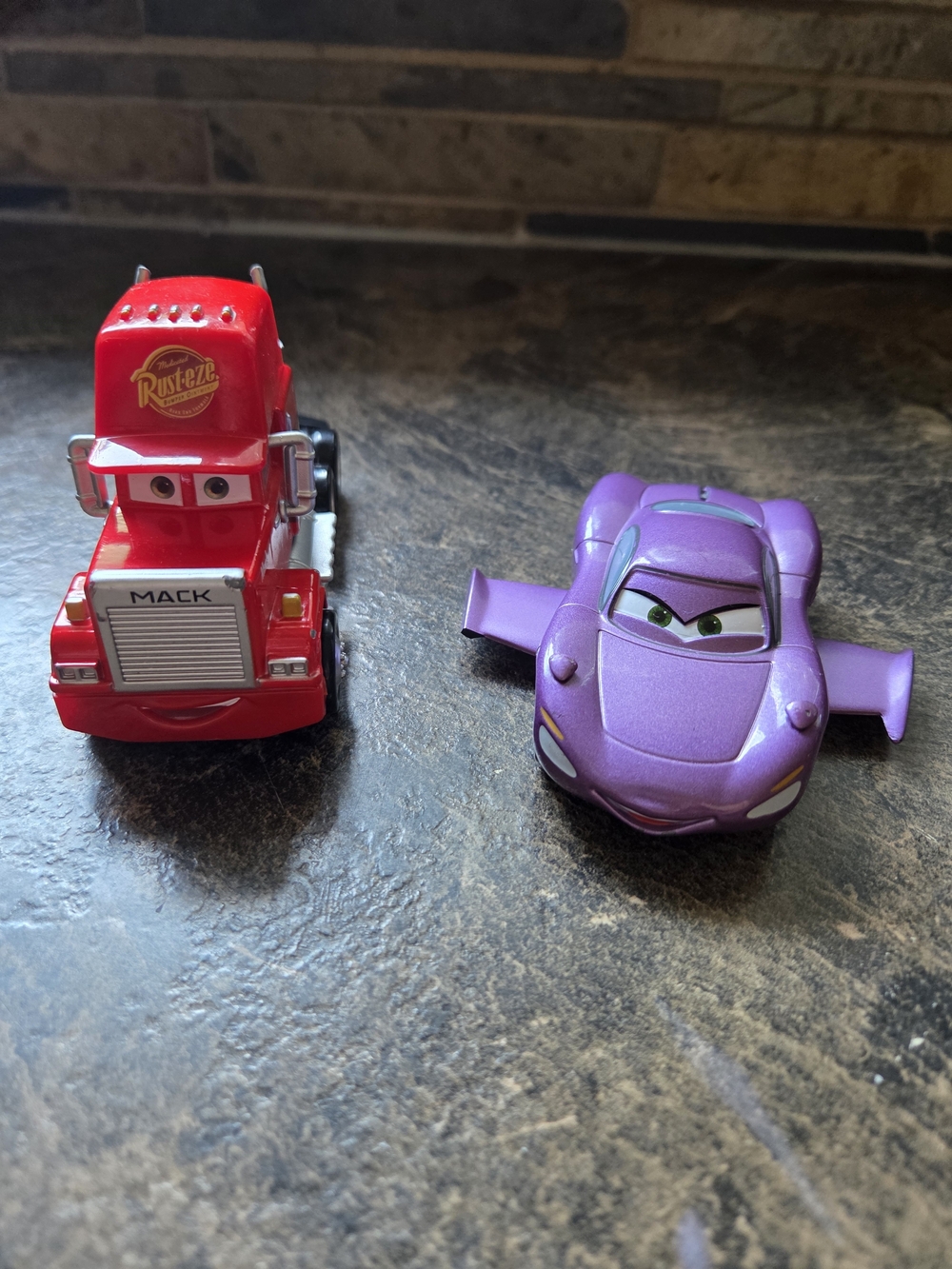 Disney Pixar Cars The Movie Die-cast Mack Truck & Holley Shiftwell With Wings